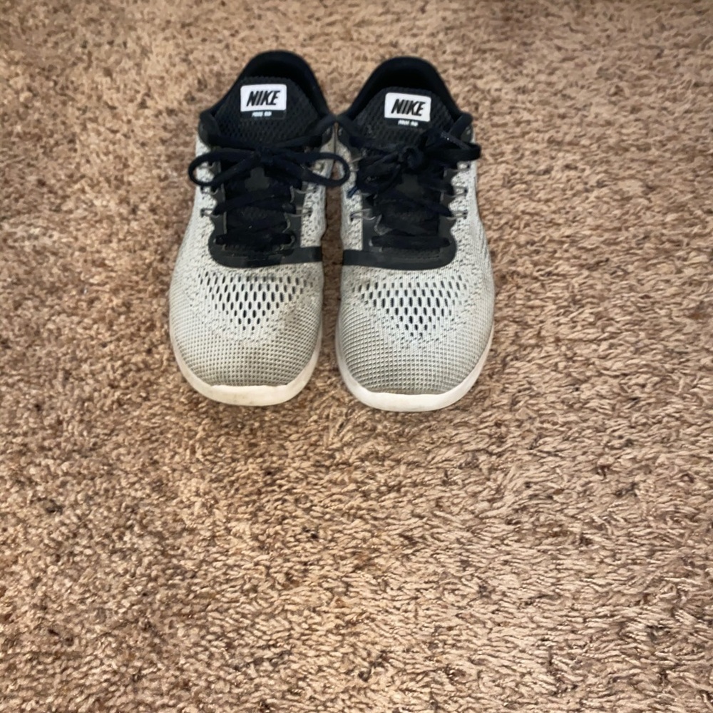 nike tennis shoes